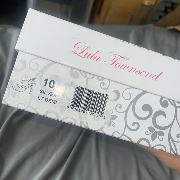 Vintage Lulu Townsend Silver Sling Back Spike Heels - Picture 4 of 4